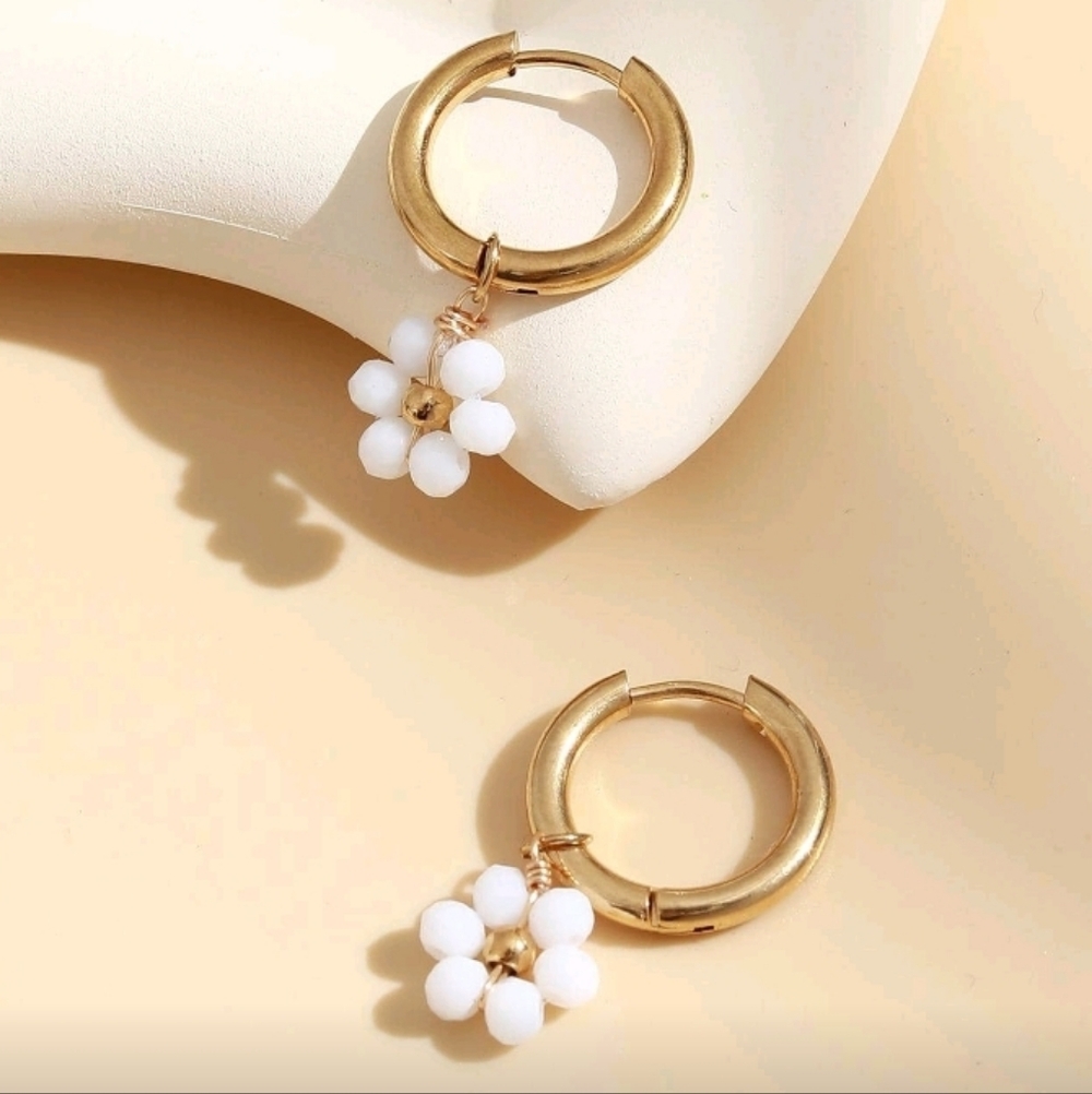 NEW! Anthropologie Daisy  White Flower Charm Dangling Huggie Hoop Gold Earrings